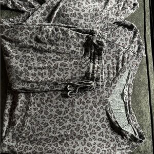 BB Dakota Gray Leopard Lounge Set